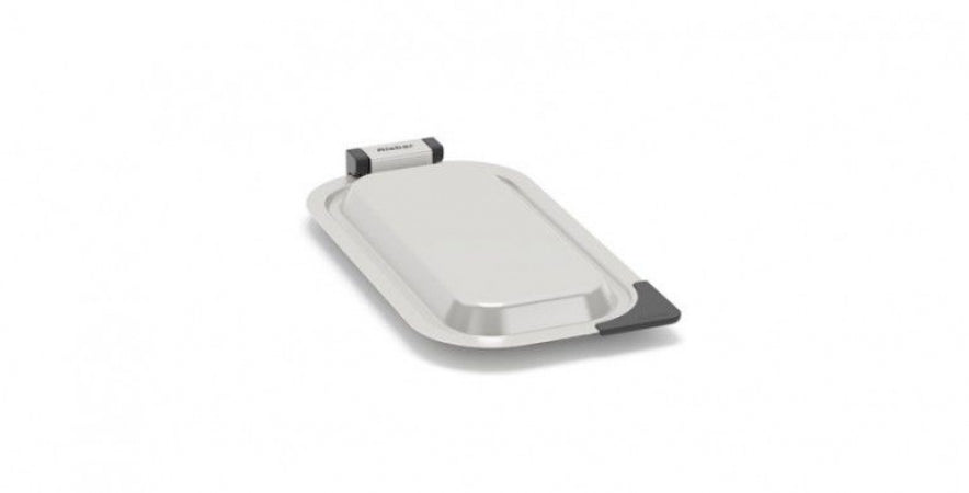 Buffetdeckel 1/3 EdelstahlBuffet lid 1/3 stainless steelBuffet lid GN 1/3 made of stainless steel with plasticcorner grip and fixed hinge. The hinge has an interlockin opened position. Suitable for storage, regenerationand warm/cold serving. The lid is
