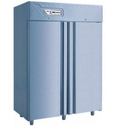 Desmon reach-ins 2 Door Stainless steel Refrigerator GN 2/1 Shelving 220-240V/50Hz/1ph 0.44kW Temperature range (Ë?C) -2Â°+8Â° Dimensions WxDxH (mm) 1340x800x2120 Gas Type R404a